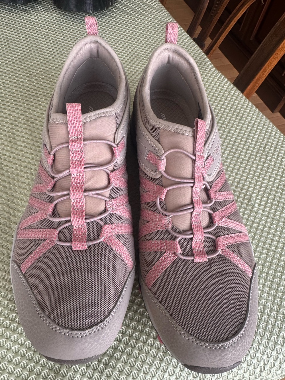 Skechers  Memory Foam Size 10M Casual Slip-On Walking Shoes Coral and Taupe New